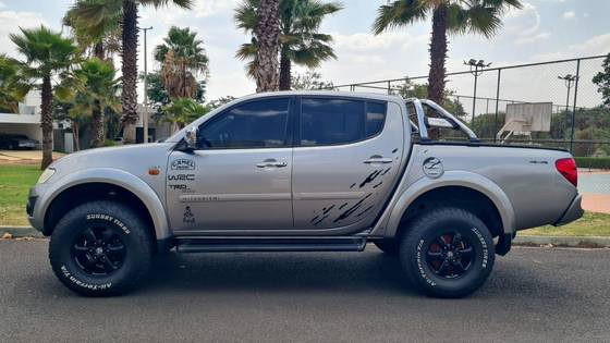 MITSUBISHI L200 TRITON 3.5 HPE 4X4 CD V6 24V FLEX 4P AUTOMÁTICO MITSUBISHI L200 TRITON 3.5 HPE 4X4 CD V6 24V FLEX 4P AUTOMÁTICO